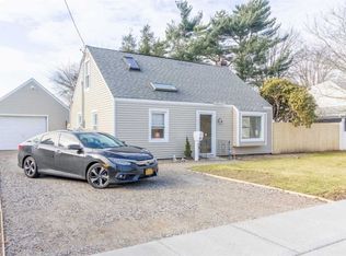 140 E Carmans Rd, Farmingdale, NY 11735