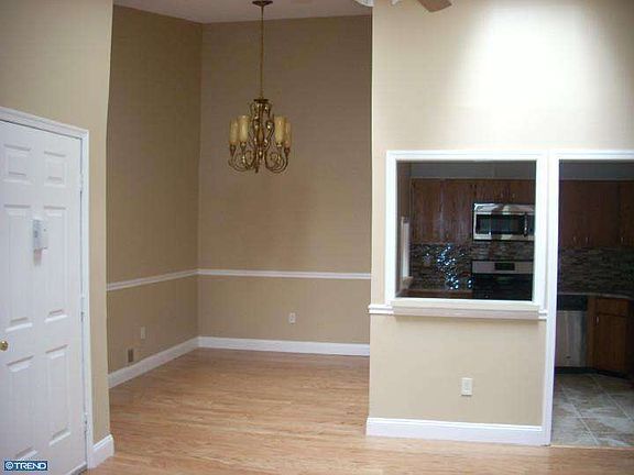 3rd image of 35 Mendrey Ct