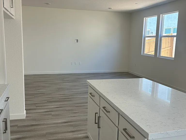 2886 Porcelain St — Photo 2
