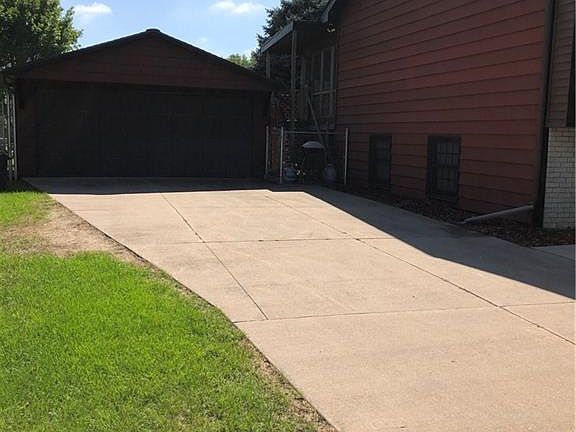 3rd image of 214 W Veterans Dr