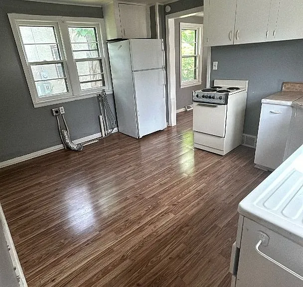 215 4th Ave NE — Photo 2