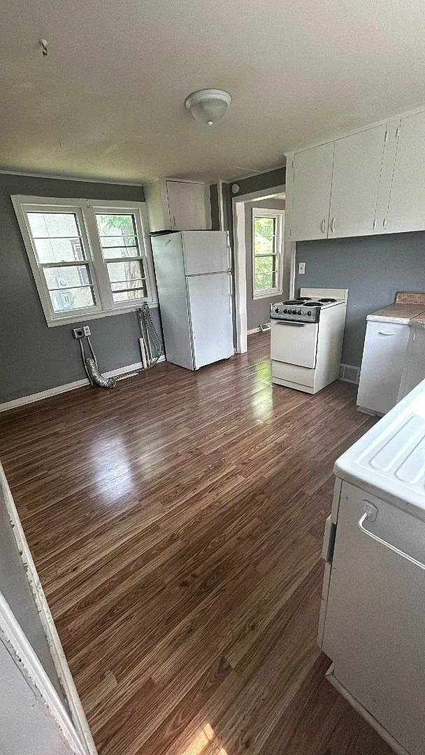 Building Photo - 215 4th Ave NE