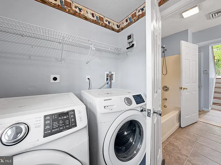 1019 Cricket Ln — Photo 33