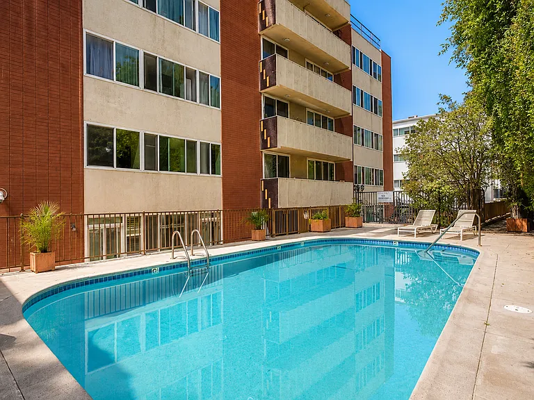 540 Kelton Ave #204 — Photo 12