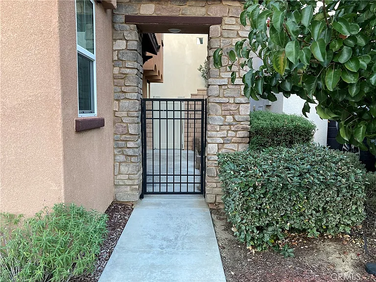 42744 Azure St — Photo 15