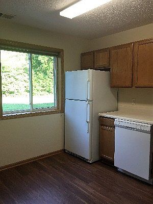 3rd image of 151-179 W Lind St #17788156