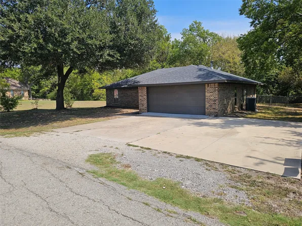 100 Pecan Cir, Trenton, TX 75490