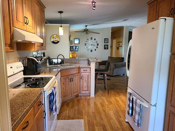 3rd image of 405 Victoria Dr