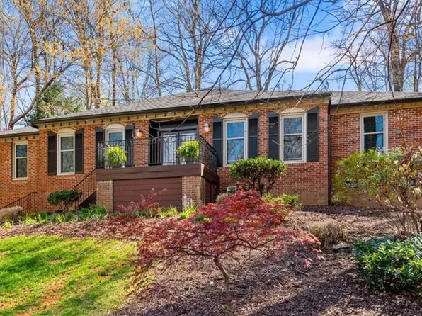 4709 Horseshoe Ln, Greensboro, NC 27410