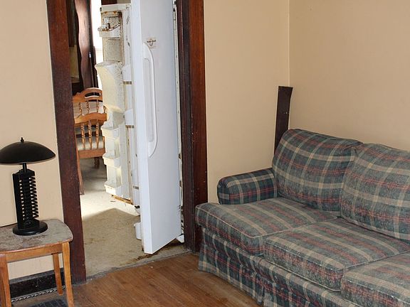 3rd image of 1114 W Missouri St