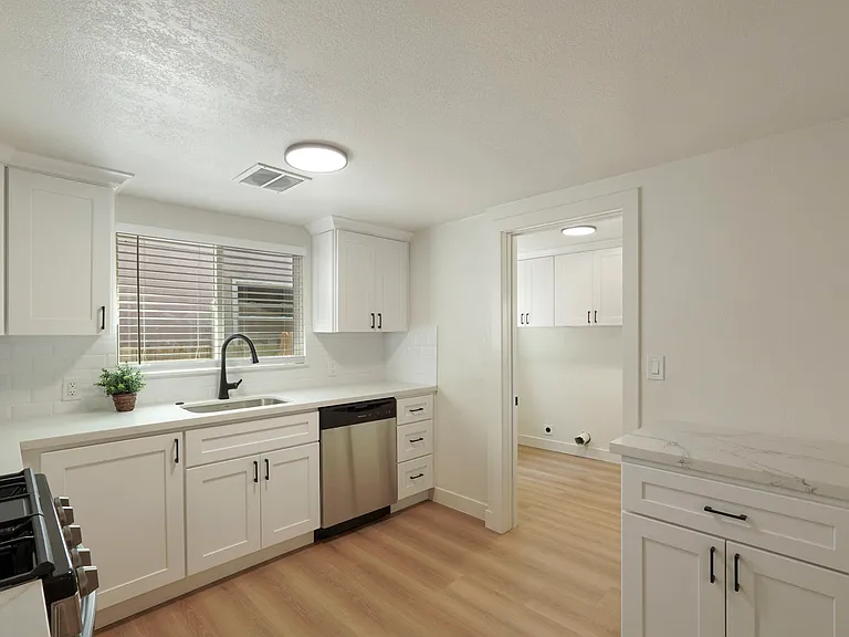 522 S Lincoln Way — Photo 7