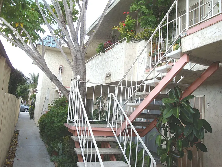 4377 Marlborough Ave — Photo 14