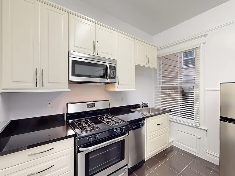 750 Guerrero St #1 — Photo 4