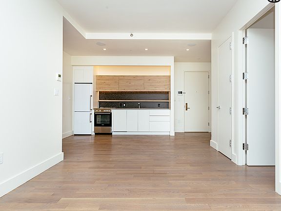 3rd image of 1068 Fulton St #7B