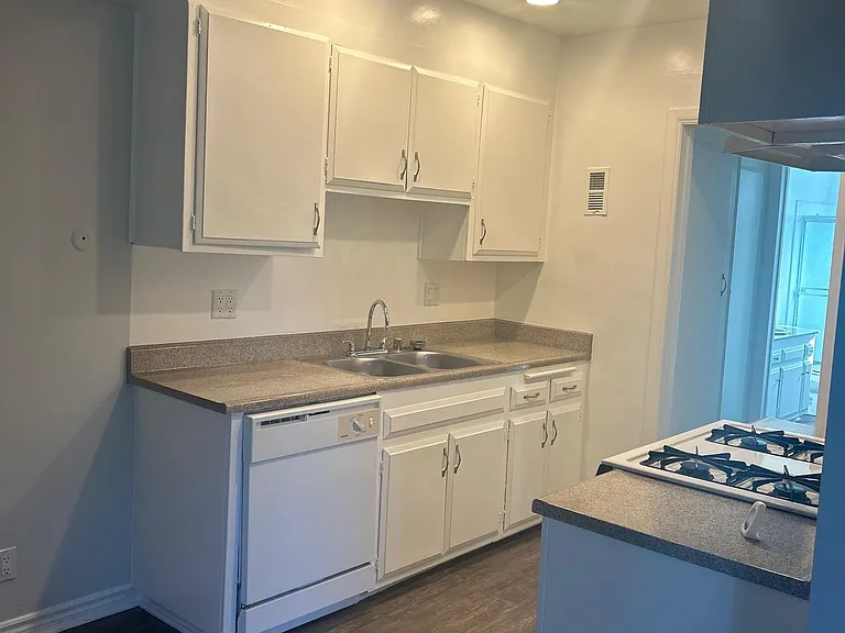 El Cortez Apartments — Photo 8