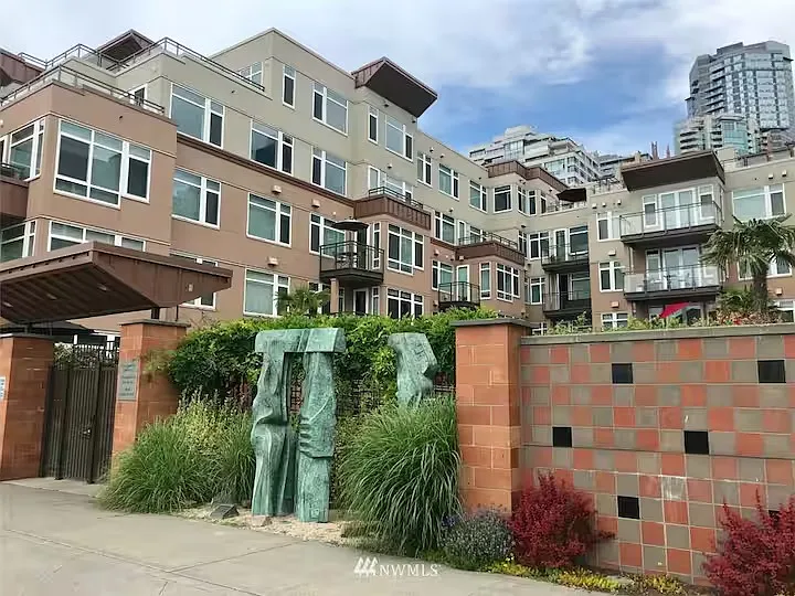 2 bed, 1155 sqft, $4,000 — Photo 2