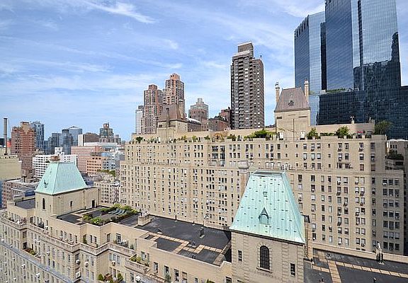 3rd image of 330 W 56th St APT 11H