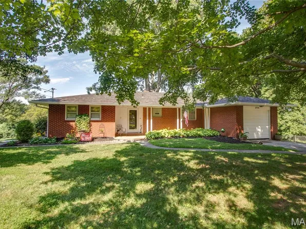 2708 Ridgedale Dr, Godfrey, IL 62035