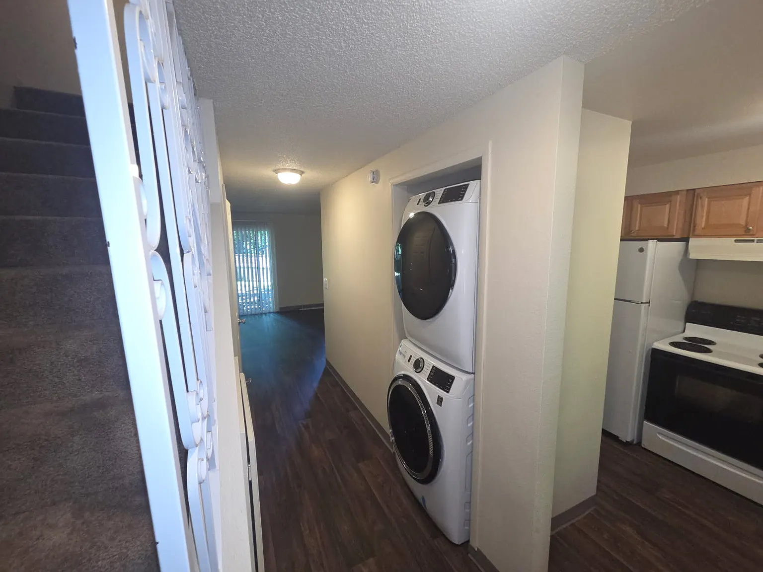2 bed, 1.5 bath, 825 sqft, $1,600 — Photo 2
