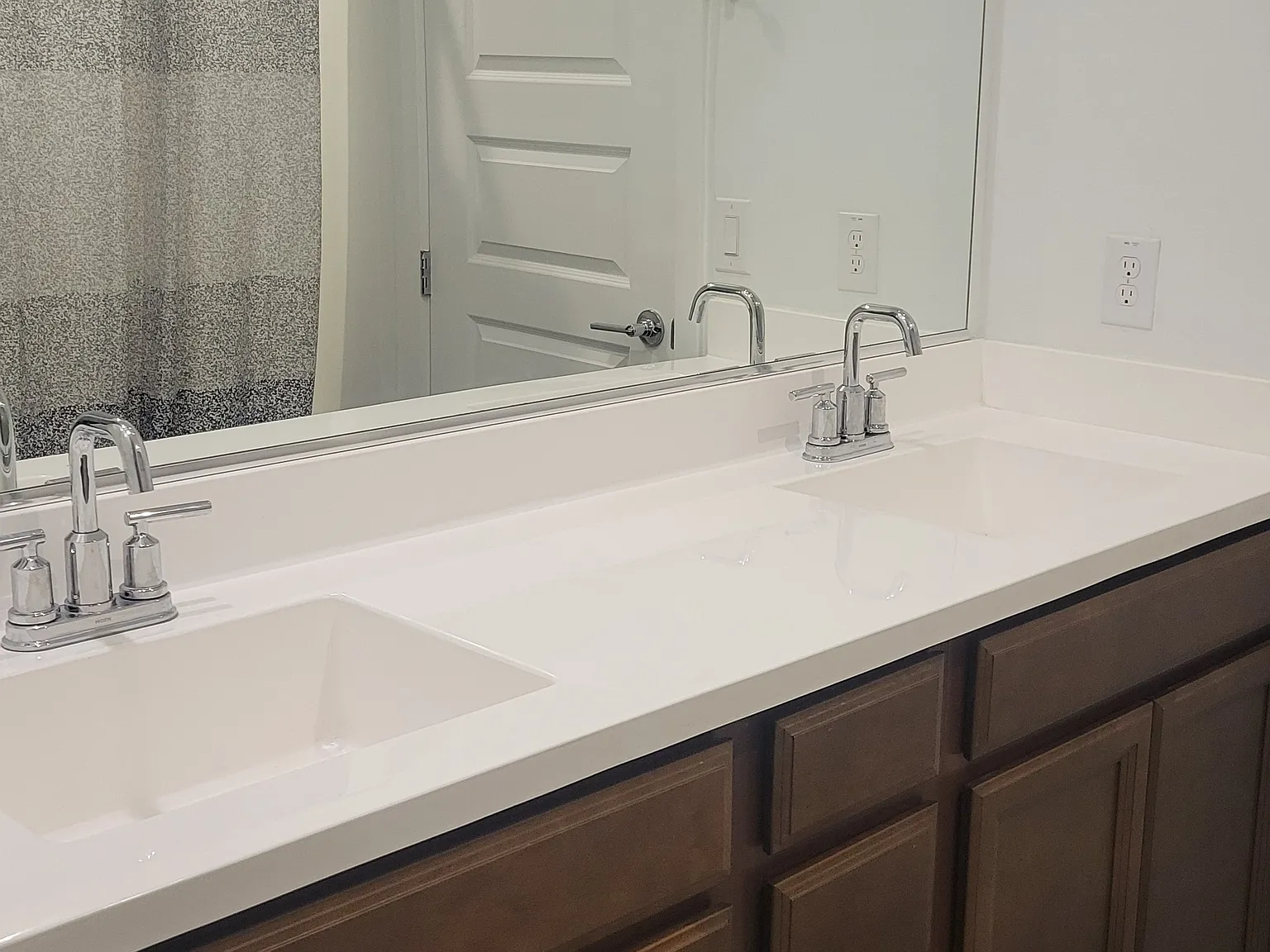 5 bed, 1953 sqft, $1,300 — Photo 3