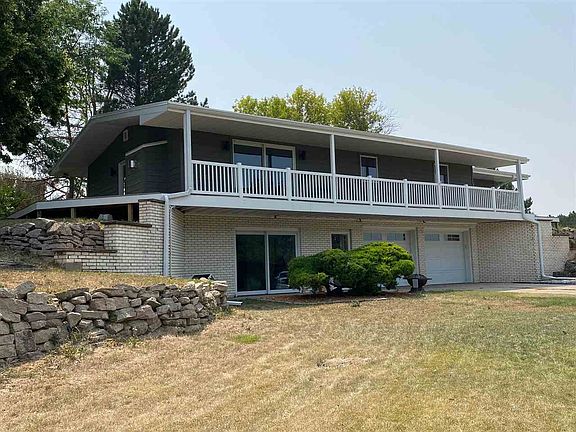 3rd image of 801 Arrowhead Dr