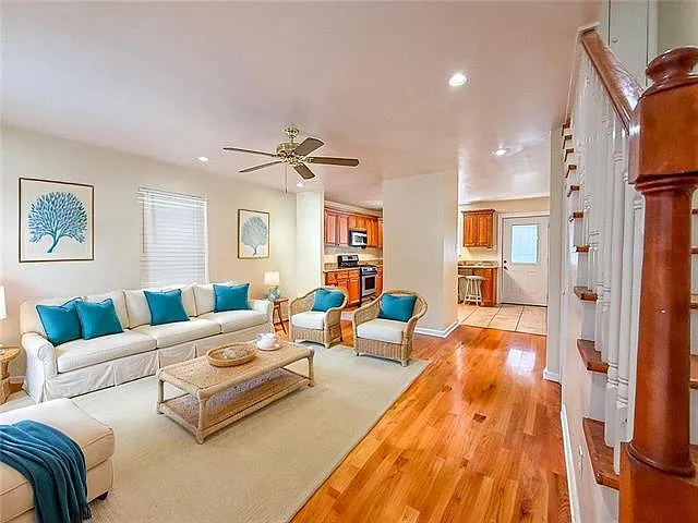 1 bed, 1.0 bath, 837 sqft, $1,675 — Photo 2