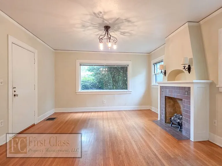 2321 NE Weidler St #1 — Photo 1
