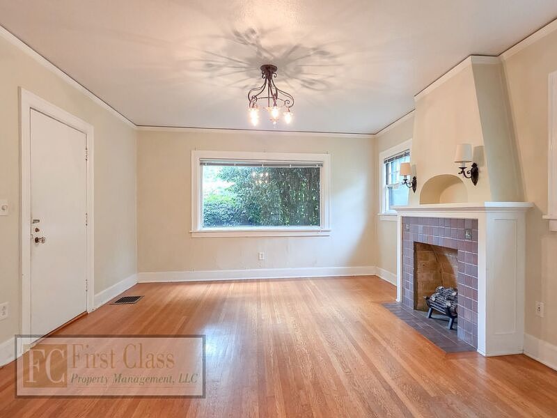1st image of 2321 NE Weidler St APT 1
