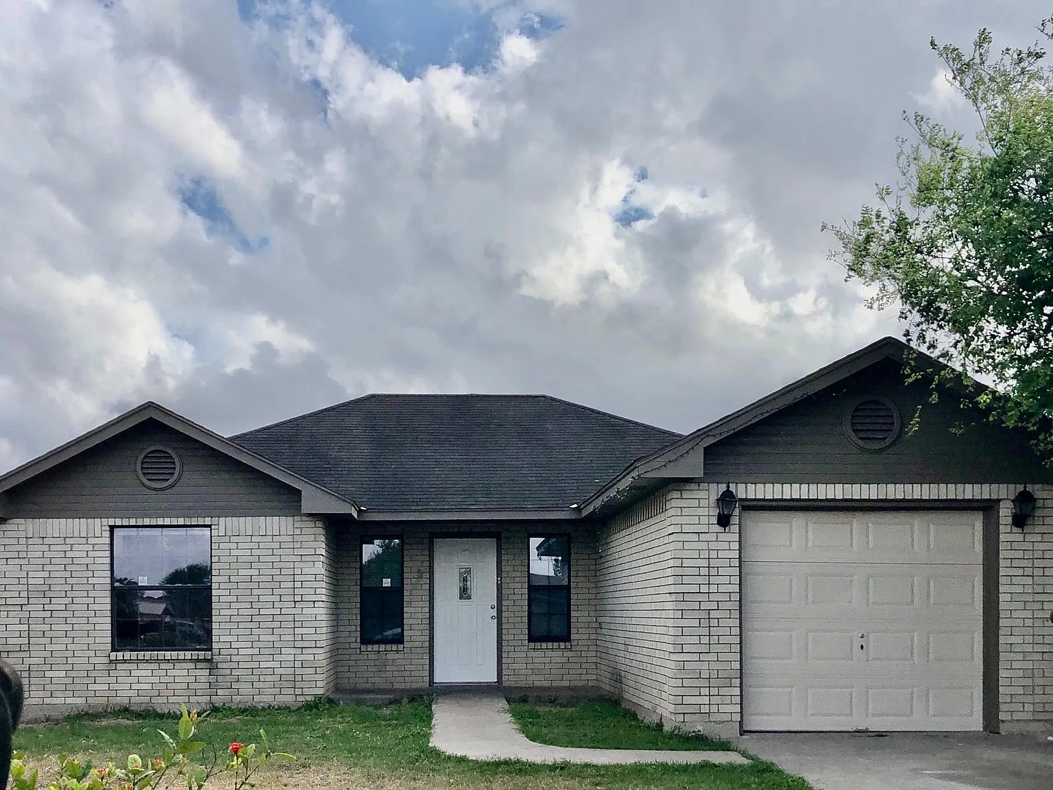 1164 Toronja Ave — Photo 1