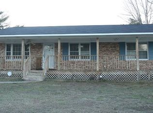 2048 Amoora Dr, Fayetteville, NC 28304