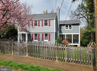 5941 10th St N, Arlington, VA 22205