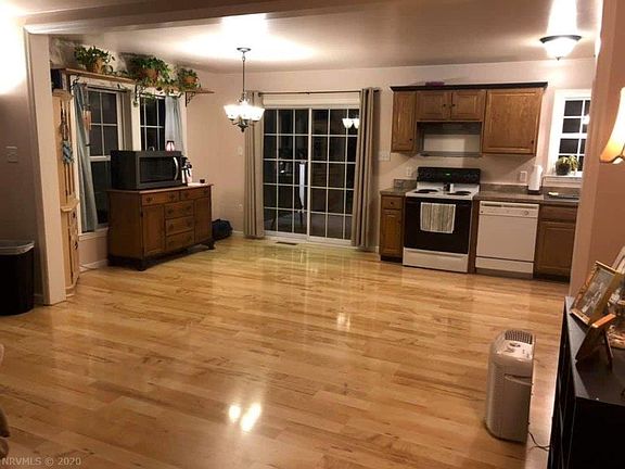 4th image of 240 Jones St