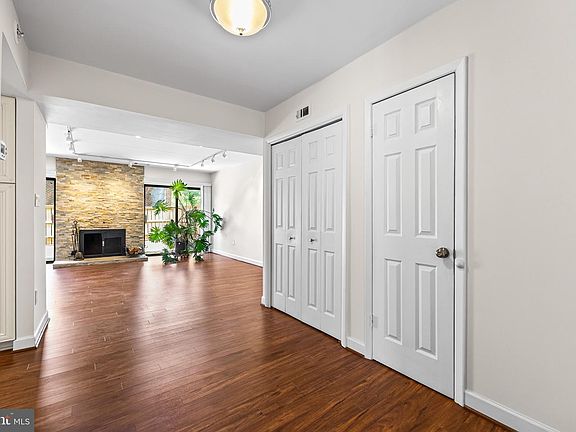 4th image of 11 Tanner Ct #G