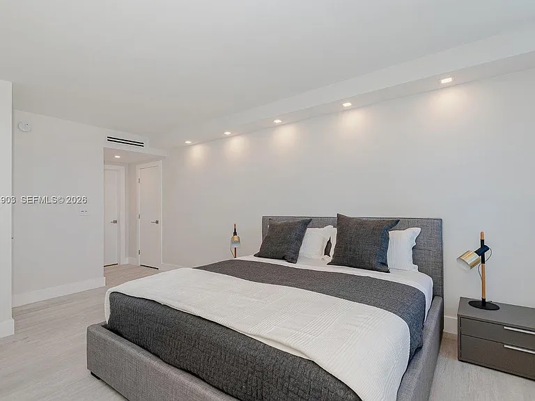 2301 Collins Ave #739 — Photo 27