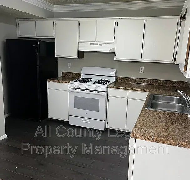 2942 Spruce Cir — Photo 4