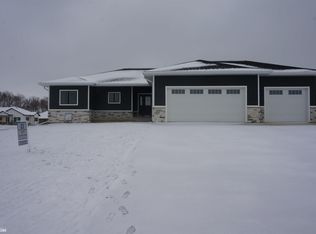 2001 Burr Oak Ln, Humboldt, IA 50548