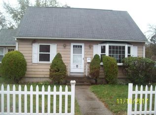 14 Hopedale Dr, West Warwick, RI 02893