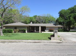 1502 32nd St, Hondo, TX 78861