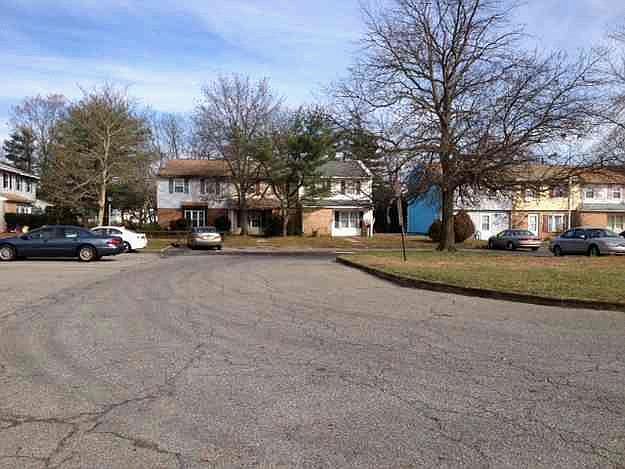 2nd image of 10 Milstone Ct