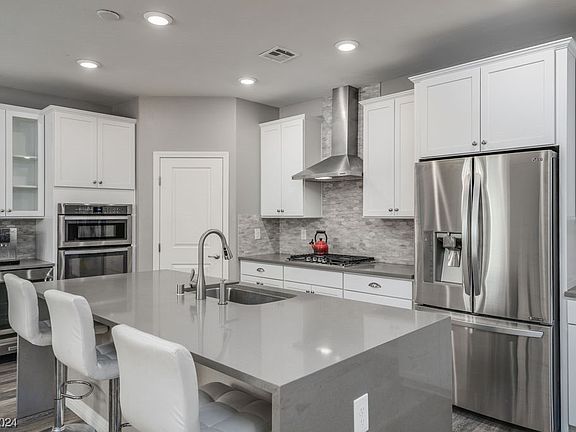 3rd image of 905 Cherry Glen Pl