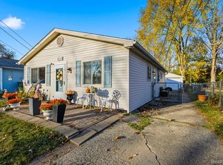 26091 Clear St, Harrison Township, MI 48045