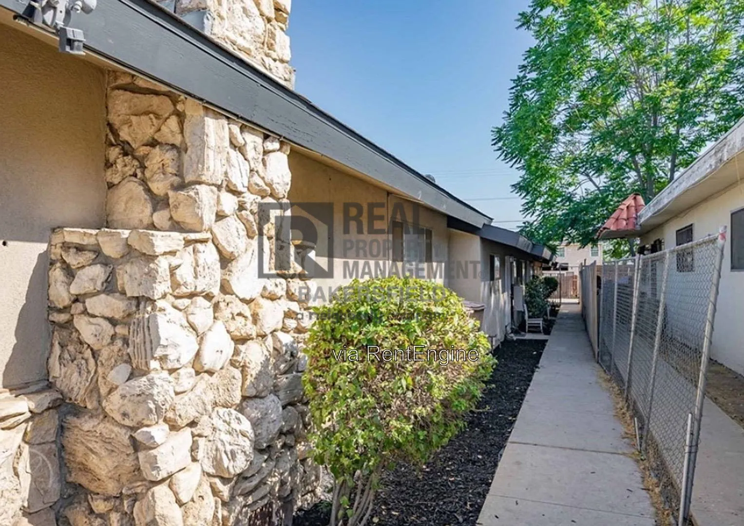2 bed, 1.0 bath, $1,025 — Photo 2