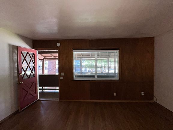 2nd image of 1222 Sierra Blvd #5
