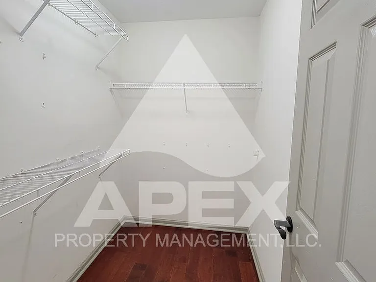 8140 Faircrest Ln — Photo 16