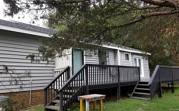 3rd image of 7824 Park Vista Cres
