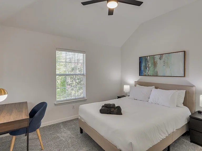 2410 Shorewood Ct — Photo 32