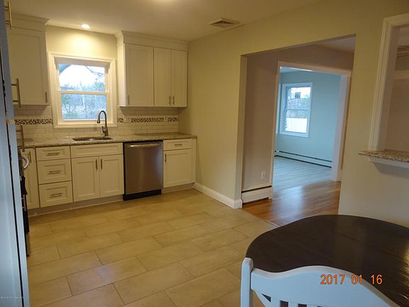 2nd image of 70 Susan St