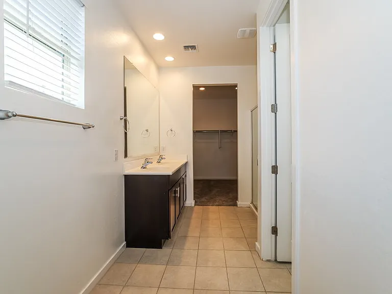 11022 W Marguerite Ave — Photo 10
