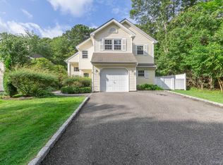 15 Cloister Ln, Middle Island, NY 11953