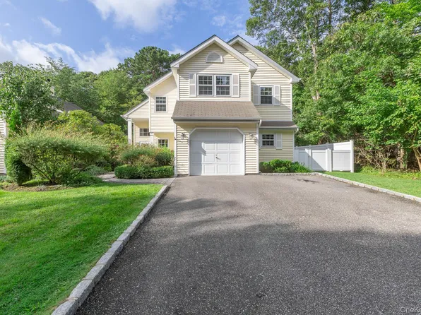 15 Cloister Lane, Middle Island, NY 11953